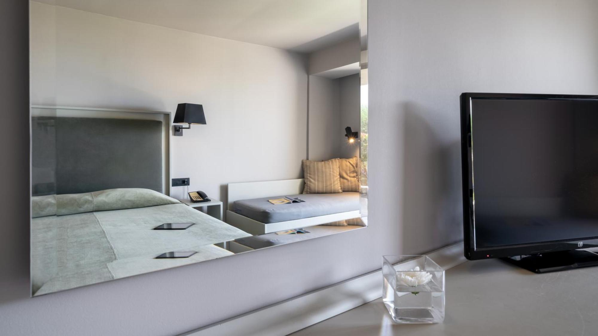 Aeolos Complex 4*